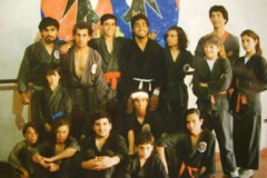 Te acordas hermano que tiempos aquellos??? voy a tratar de acordarme los nombres... perdon si me olvido alguno: Arriba: Fabian,Grillo,Carli,XX,Rambo, Sabrina, Silvina, y el sabon Eduardo Rebollo 3º Dan. Abajo: Mario,German,Martin, XX,Jose,Pablo y Yo